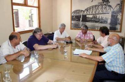 Se firm� el contrato para la obra de entuvamiento del Canal Montenegro