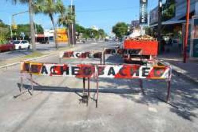 Contin�an los trabajos de bacheo y sellado de juntas en Resistencia