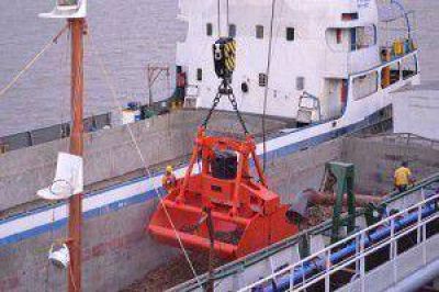El puerto de Formosa esta operable y recibi� el primer de varios cargamentos de arrabio de Brasil