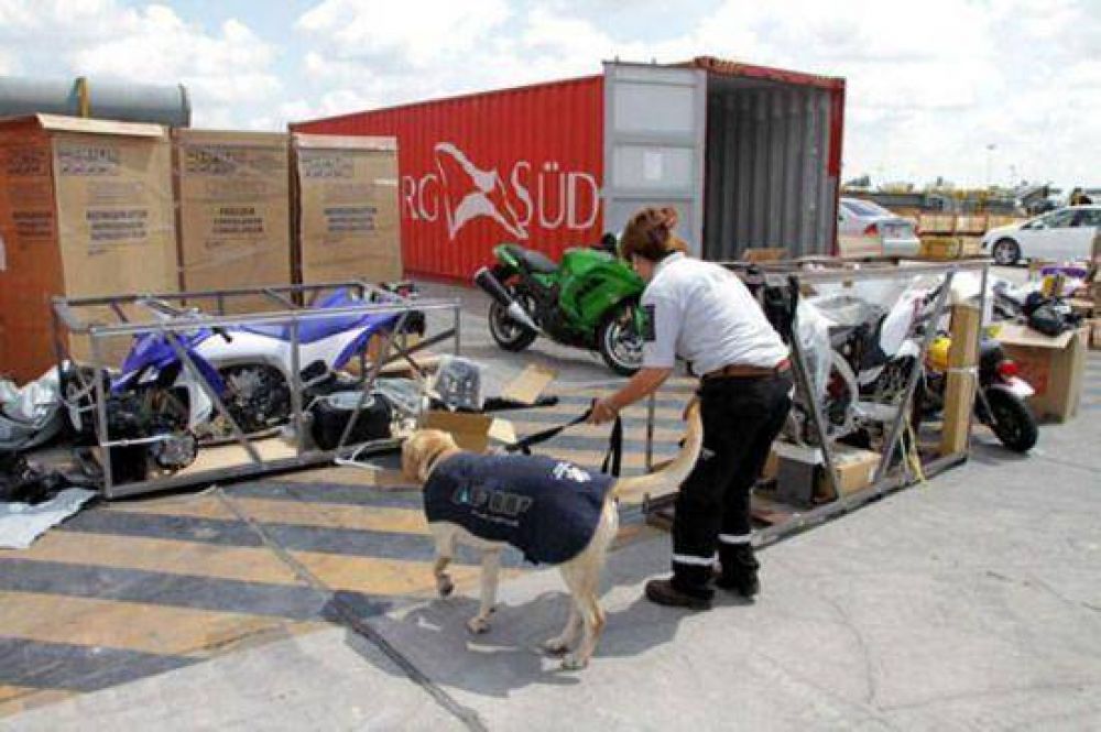 La Afip desarticul� una red dedicada al ingreso de mercader�a nueva disimulada como mudanza 