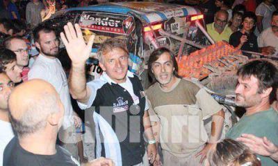 Lleg� Naivirt y recibi� el cari�o de su hinchada