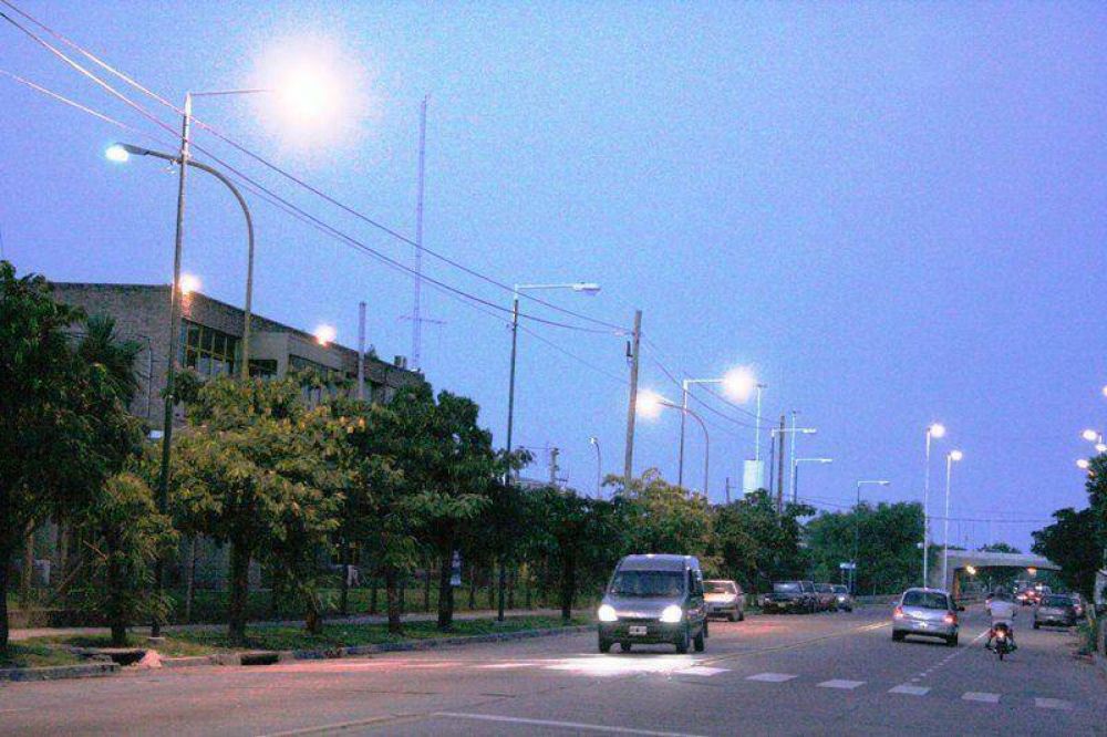 San Fernando: la Avenida Uruguay ya luce sus nuevas luminarias.