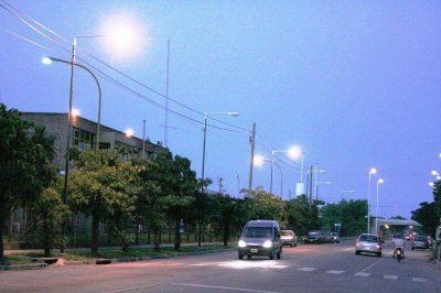 San Fernando: la Avenida Uruguay ya luce sus nuevas luminarias.