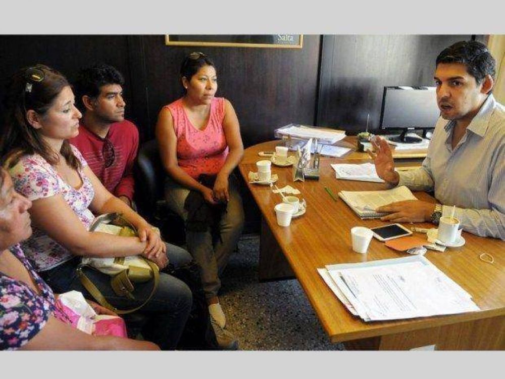 Vecinos del loteo Santa M�nica acudieron al Gobierno