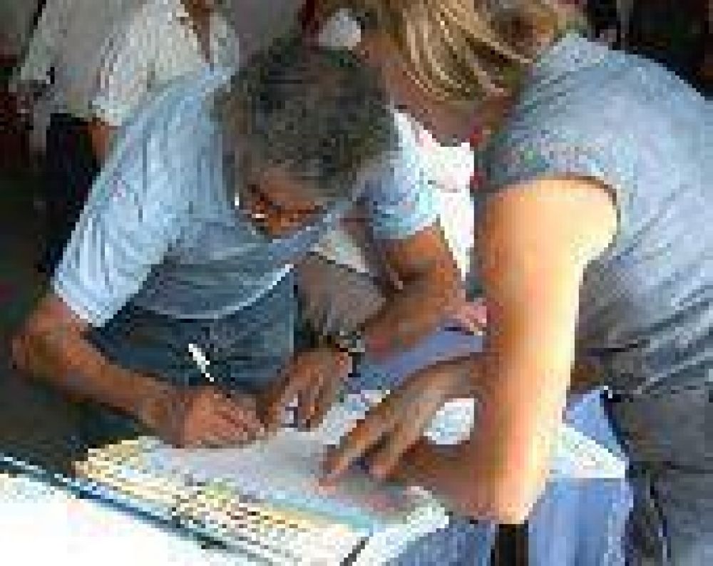 Nuevo sistema que permitir� que 500 mil familias tengan sus t�tulos de propiedad
