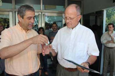 Ferraresi entreg� el 0 Km al ganador de �El buen contribuyente siempre gana�