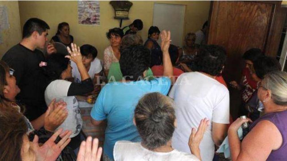 Por falta de agua tomaron la comuna de Cebil Redondo