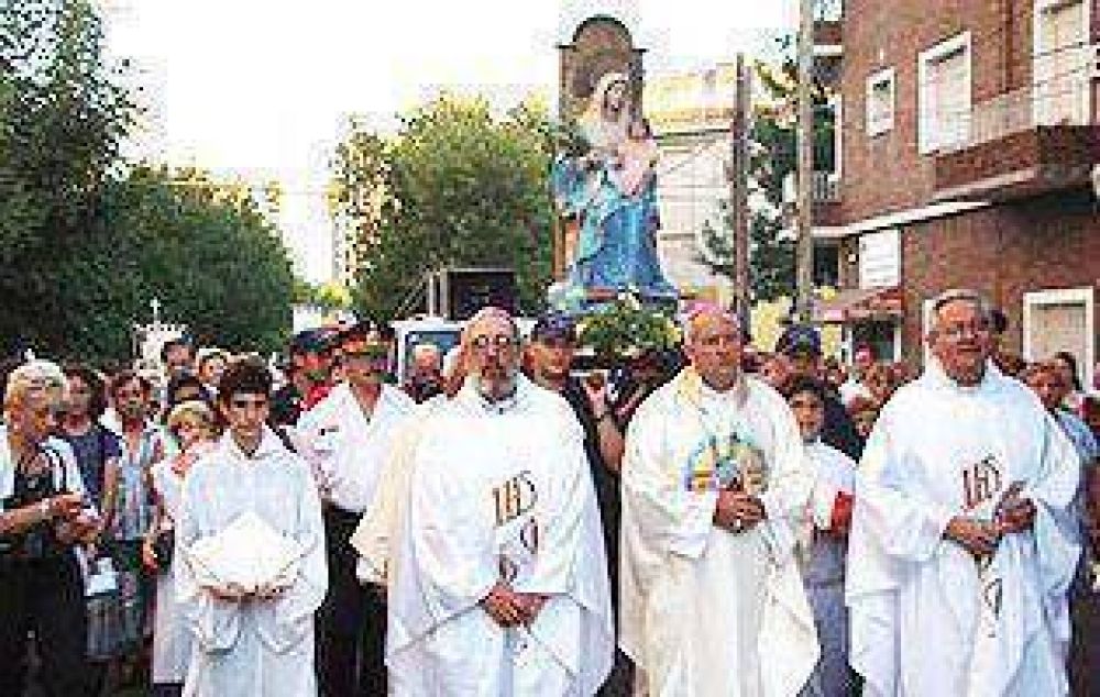 En el d�a de Nuestra Se�ora de la Paz, Lomas se congrega para celebrar