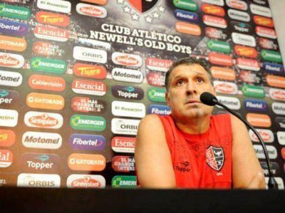 Martino: "Cre� que se pod�a jugar el cl�sico entre Newell's y Central y me equivoqu�"