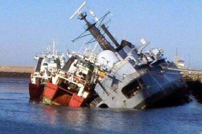 Pesquero de Deseado result� da�ado por el destructor que se fue a pique en Puerto Belgrano