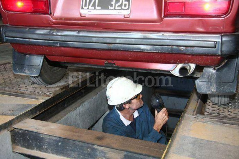 Cuestionan aumento en el costo de la revisi�n t�cnica vehicular