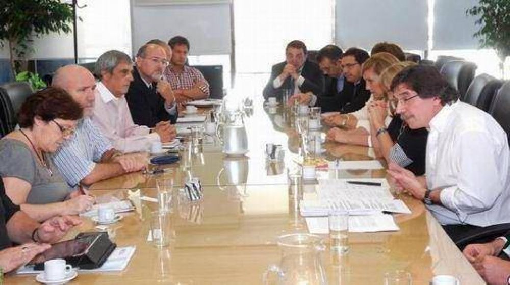 De la Sota quiere arreglar cuanto antes con los docentes (25%, el piso)