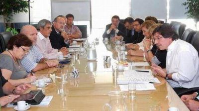 De la Sota quiere arreglar cuanto antes con los docentes (25%, el piso)