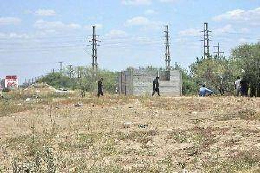 Desalojaron terrenos fiscales cerca del barrio El Tuscal