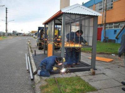 R�o Grande: colocan la primera garita de colectivos hecha por personal municipal 