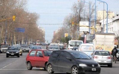 "El Ejecutivo no cumple la ordenanza que proh�be el giro a la izquierda en avenidas"