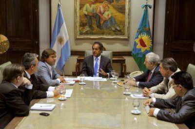 Scioli y gabinete: paritarias y Operativo Sol