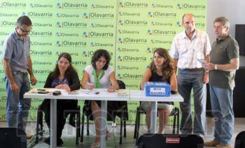 Entregaron las primeras libretas del Renatea para trabajadores agrarios