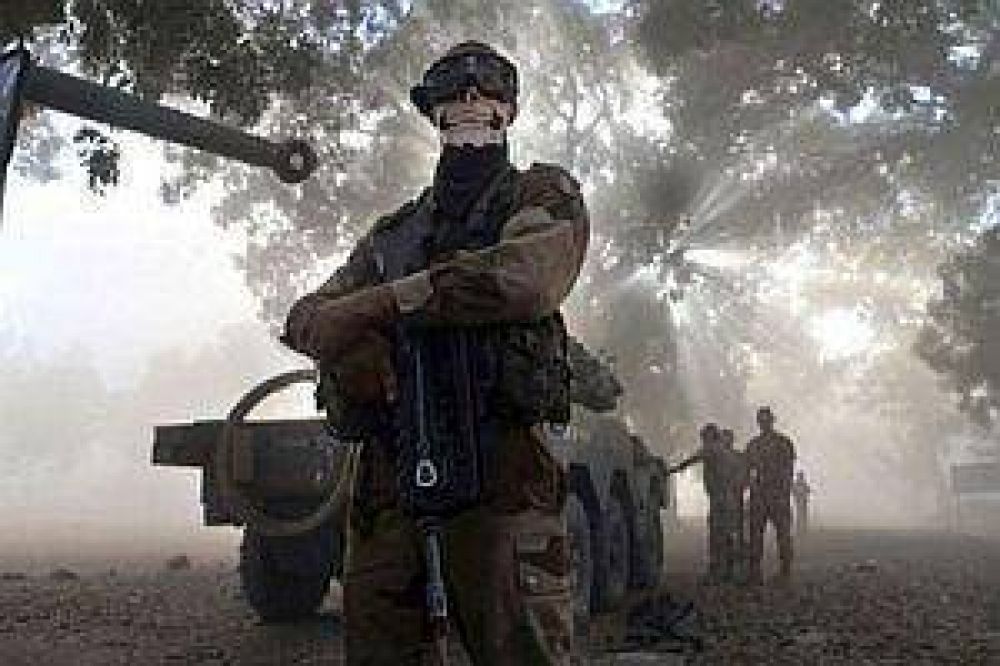 Pol�mica foto de soldado franc�s con una calavera