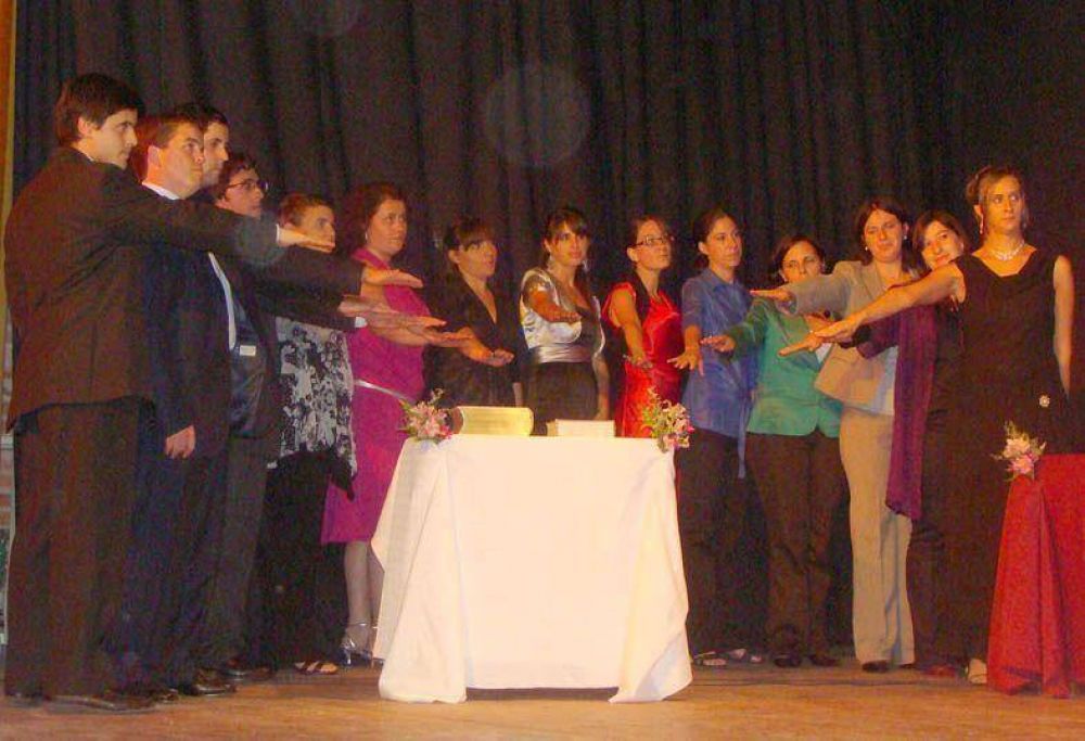 Emotivo acto de colaci�n del CURS