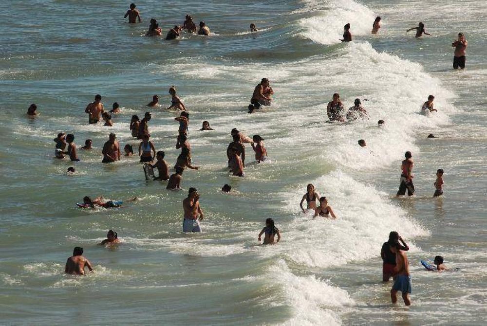 Los chapuzones a la orden del d�a en Las Grutas
