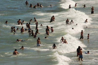 Los chapuzones a la orden del d�a en Las Grutas