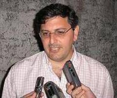 ABARCA ENCABEZAR�A LA LISTA DE SENADORES DEL FPV