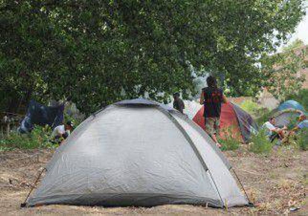 Los ocupantes exigen regularizar sus tierras y reclaman el retiro de la Polic�a Los ocupantes exigen regularizar sus tierras y reclaman el retiro de la Polic�a 