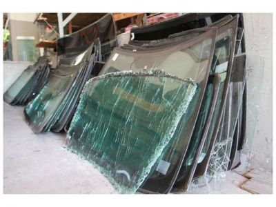 V�ndalos destruyeron las lunetas de varios autos en Paran�