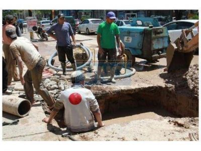 Reparan acueducto distribuidor de agua en el sur de la ciudad