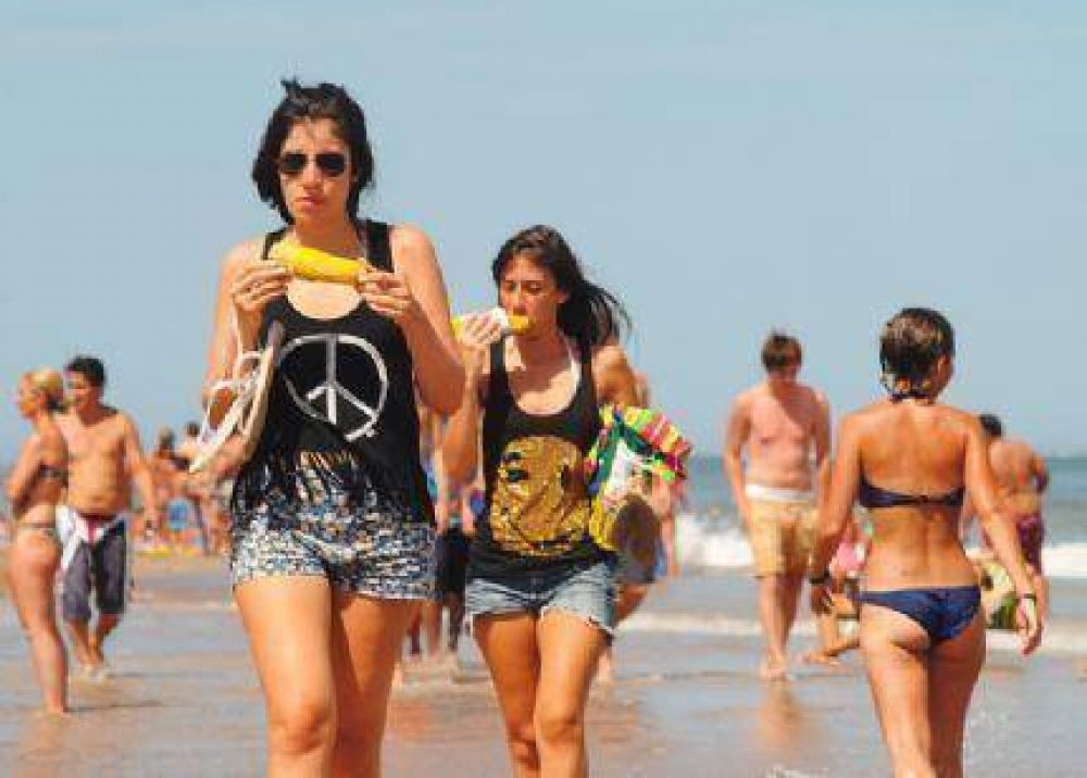 Turistas eligen comida sana y actividad f�sica con largas caminatas o trotes por la costa