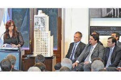 Zamora acompa�ar� a Cristina en el anuncio de un plan para edificar 10 mil casas en el pa�s