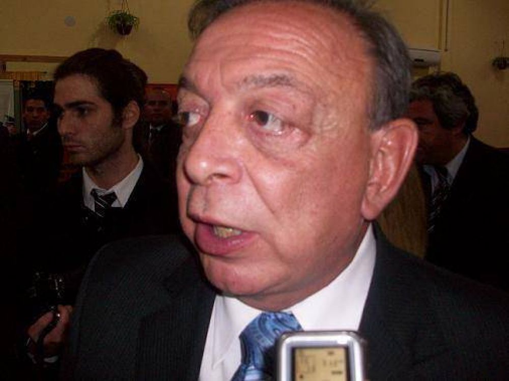 Z�ccaro castig� duramente a De Narv�ez para defender a Massa