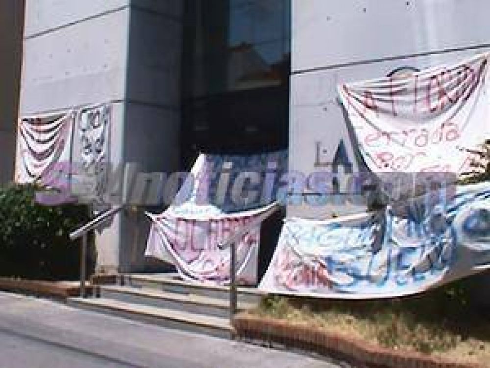 Conflicto en el Sanatorio La Florida: Tomado por sus trabajadores en reclamo del pago de sus sueldos