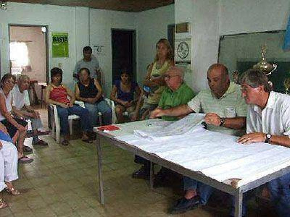 Piden asfalto y obras en zonas perif�ricas de Lomas.