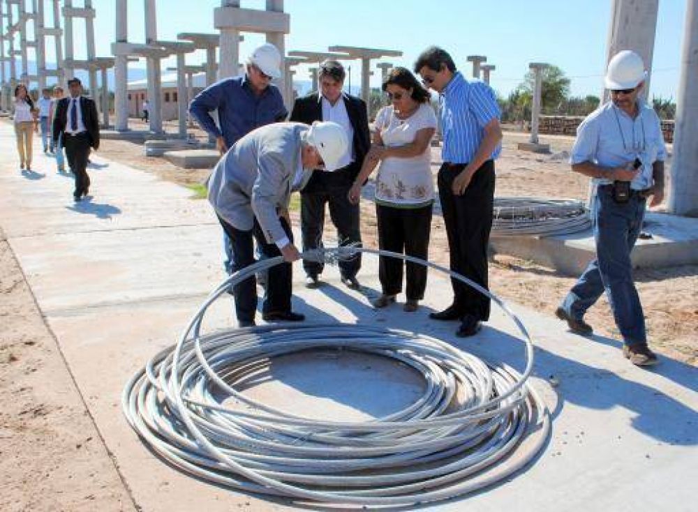 La Gobernadora recorri� obras de gas y de electricidad