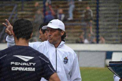Troglio prob� con Mat�as Garc�a y Maxi Meza por Niell y Acu�a  