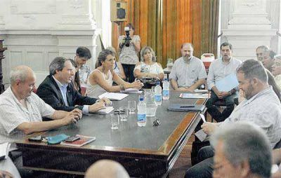 Docentes: negocian un refuerzo del b�sico y postergan definici�n  
