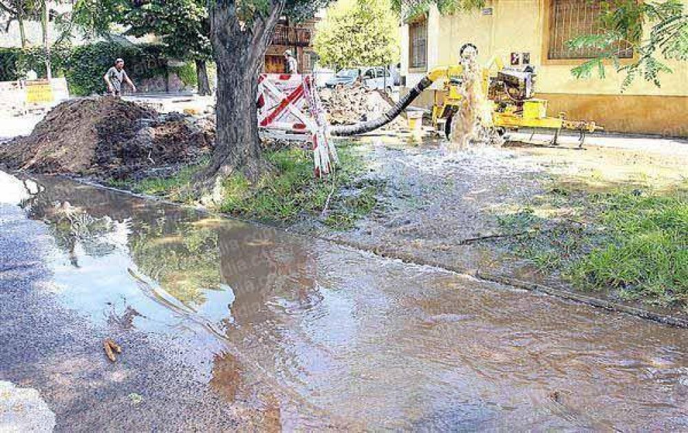 La pesadilla de cada d�a: sin agua en la zona de 25 y 63  