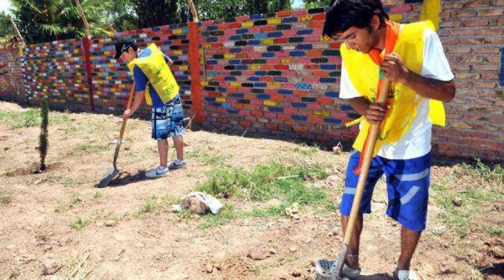 Una plaza de El Sauce hecha por 400 j�venes rotaractianos