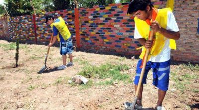 Una plaza de El Sauce hecha por 400 j�venes rotaractianos