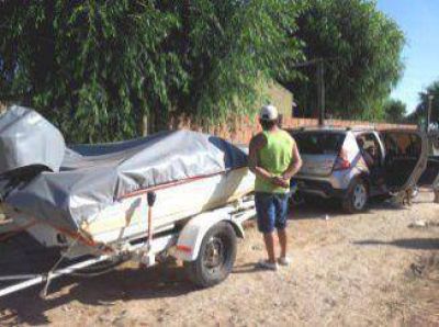 Detuvieron a una familia quilme�a que transportaba 100 kilos de marihuana en un bote