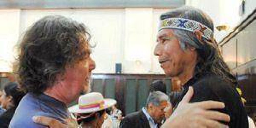 F�lix D�az: �Quieren instalar que los jovenes abor�genes son alcoh�licos�
