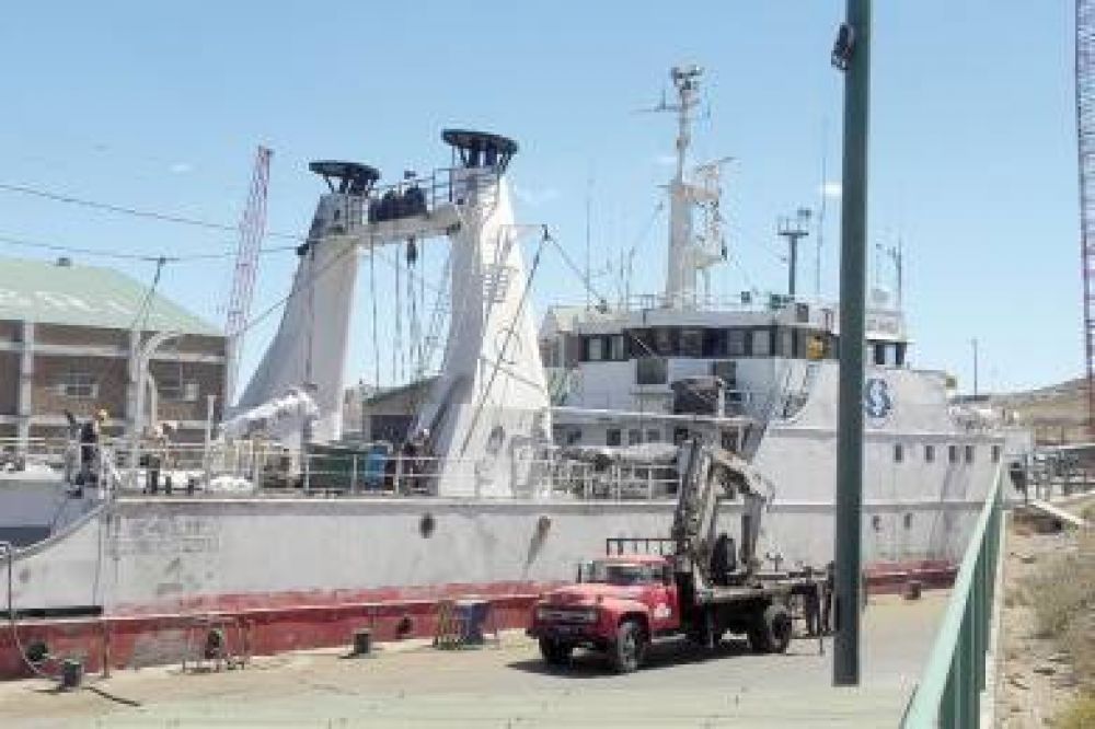 Otra empresa pesquera que decide llevarse los barcos de la Patagonia