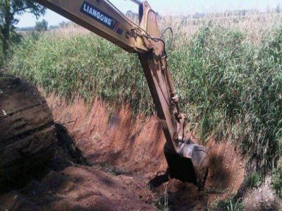 Limpian canales de desag�es