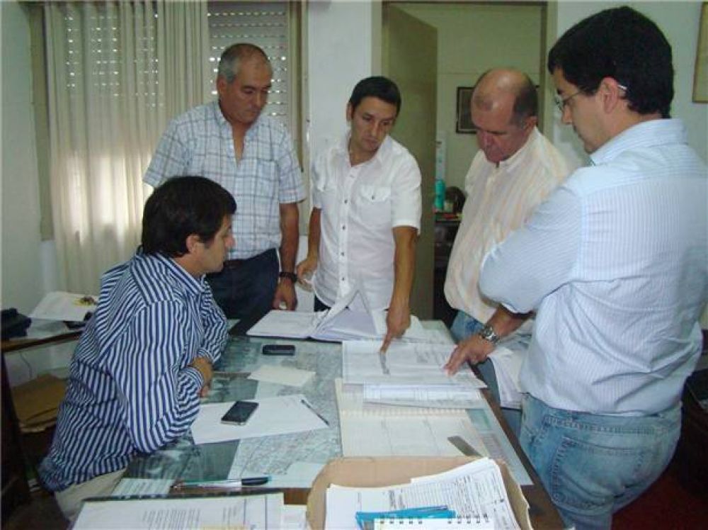 El intendente se reuni� con constructores de Urdampilleta