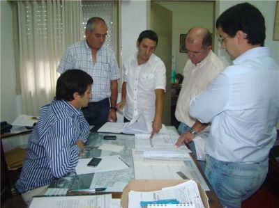 El intendente se reuni� con constructores de Urdampilleta
