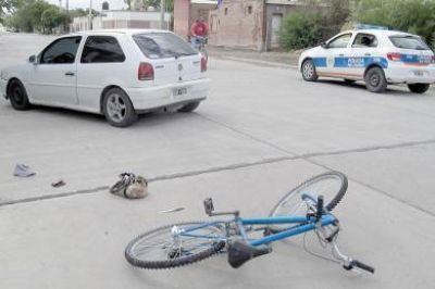 Trelew: hu�a en bicicleta tras asaltar a una mujer en la calle y fue atropellado