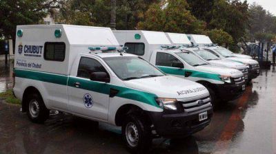 Buzzi entreg� ambulancias cero kil�metro a cinco hospitales del interior provincial