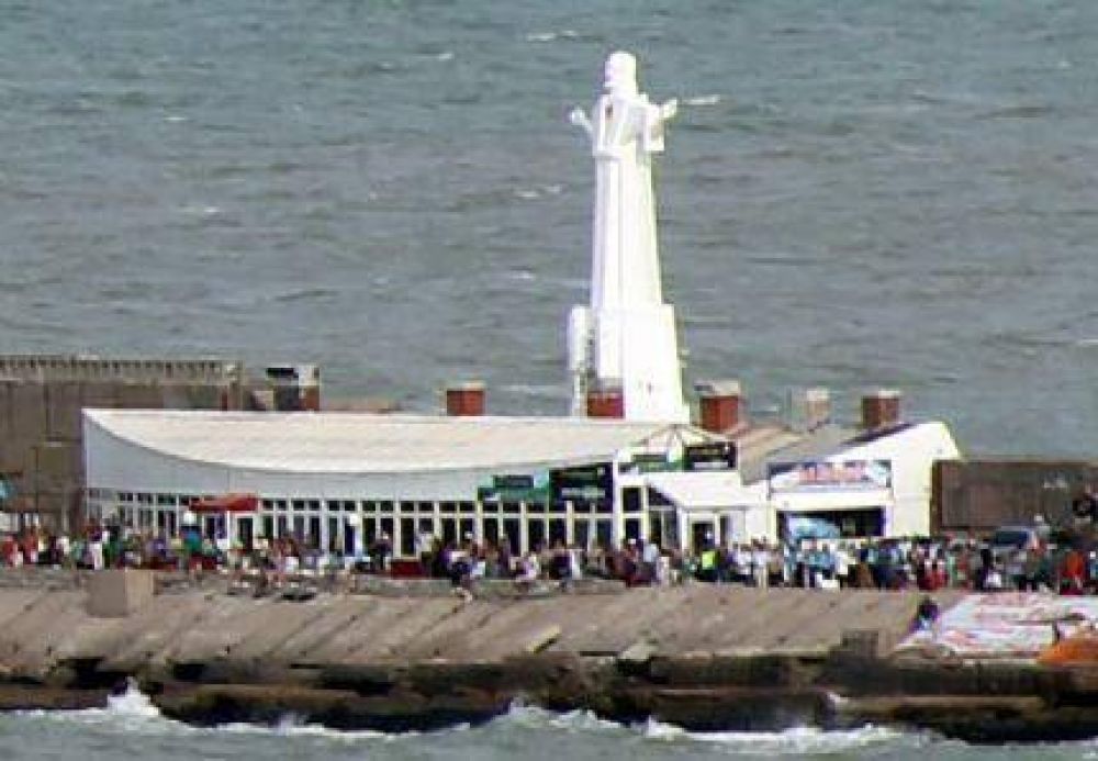 Gastron�micos paran el restaurante �El Mirador� ante una deuda de entre 70 y 80 mil pesos a los trabajadores
